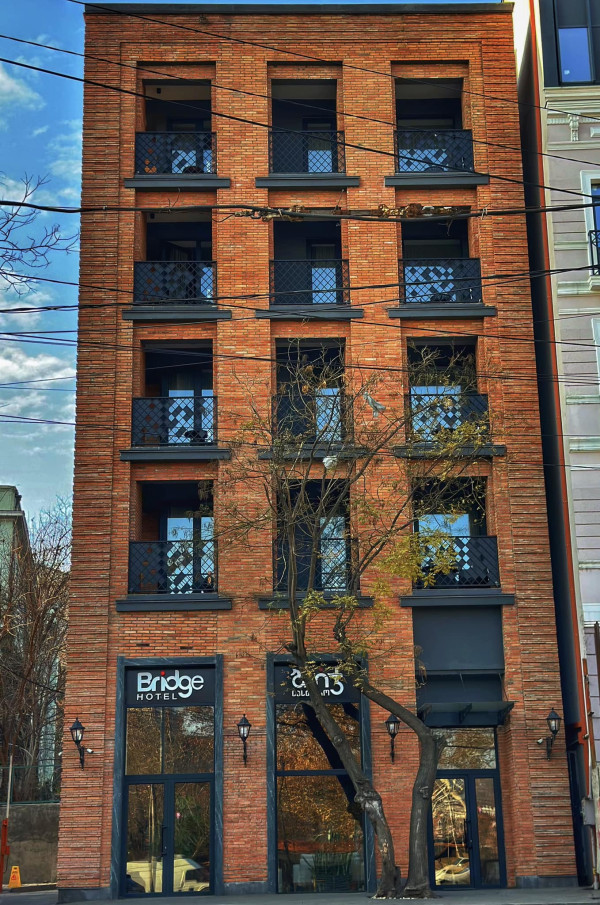 Bridge հյուրանոց